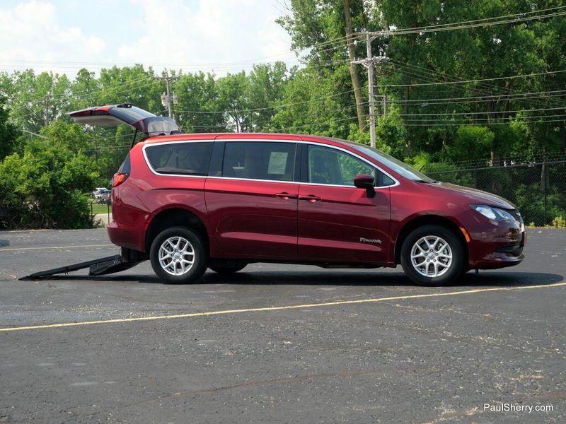 Used 2023 Chrysler Voyager LXImage 11