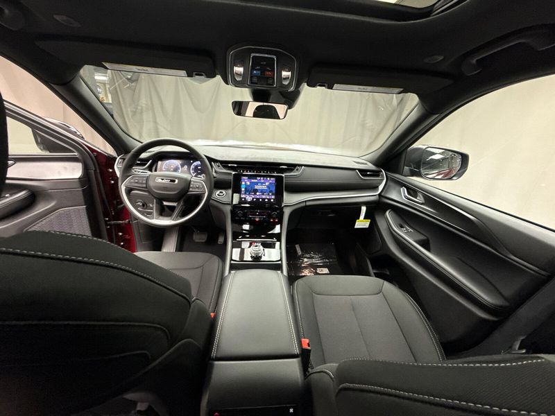 New 2025 Jeep Grand Cherokee L Laredo X 4x4Image 8