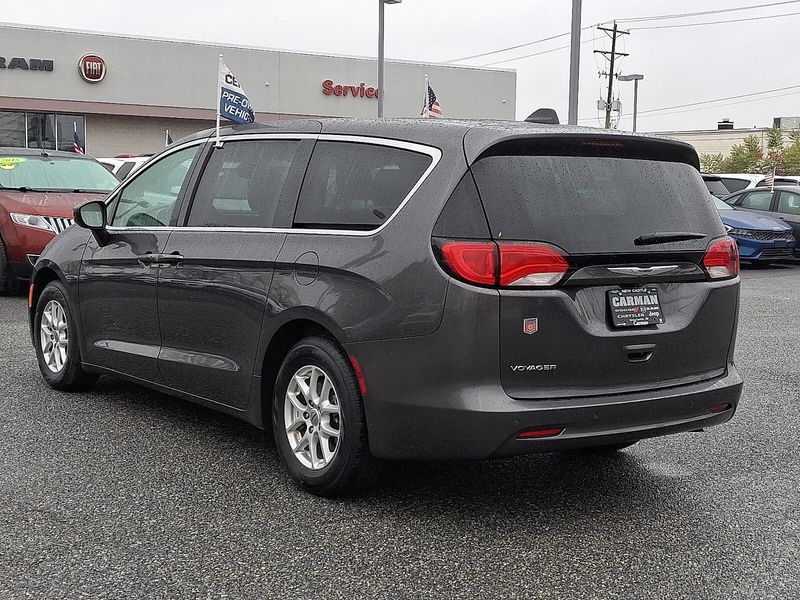2021 Chrysler Voyager LX photo 4