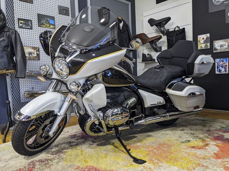 2016 BMW R nineT  in a SILVER exterior color. BMW Motorcycles of Miami 786-845-0052 motorcyclesofmiami.com 