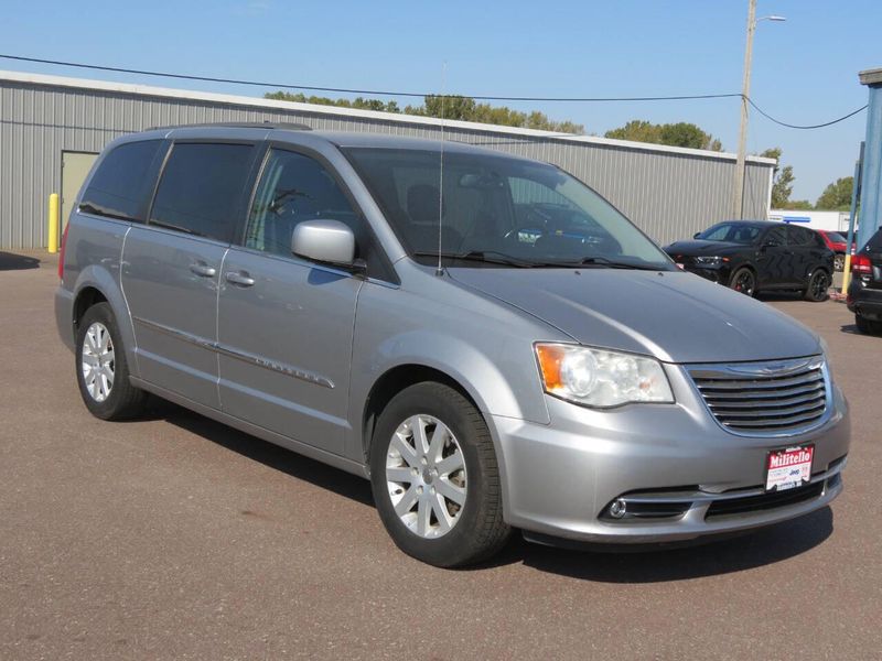Used 2014 Chrysler Town & Country Touring 4dr Mini VanImage 8