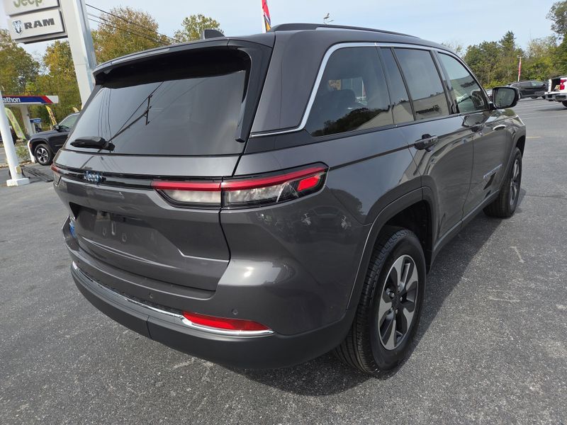2023 Jeep Grand Cherokee 4xe photo 3