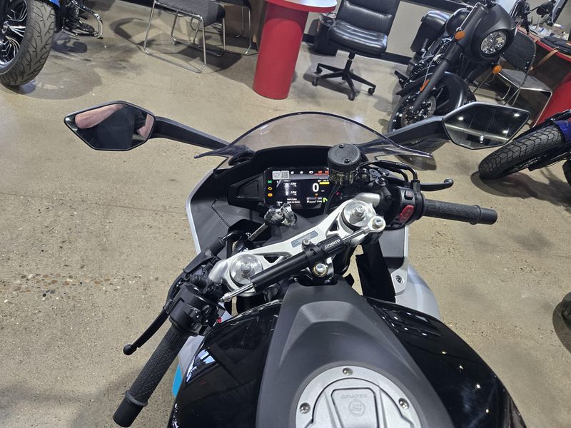2025 CFMOTO 675SS NEBULA BLACK Image 8