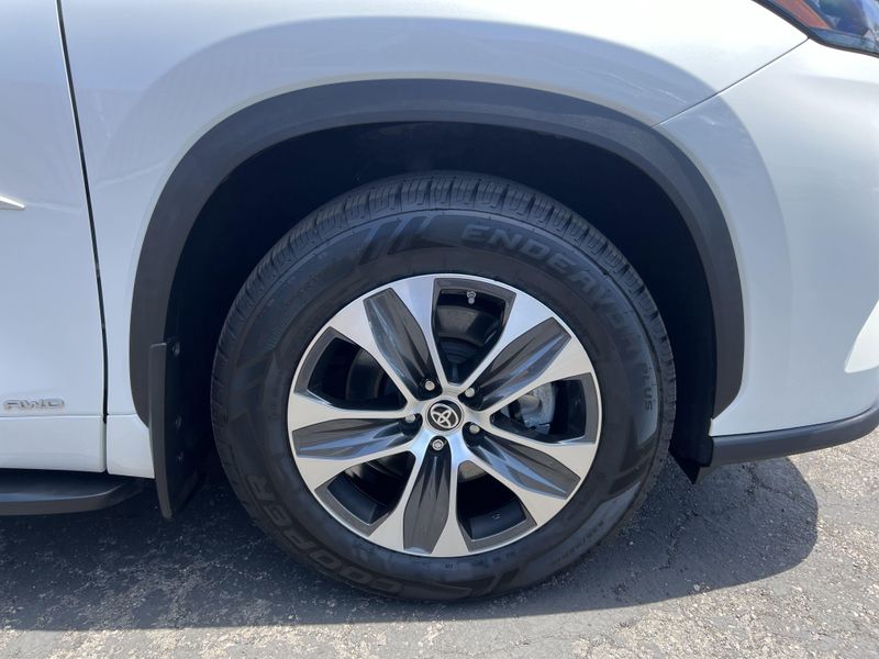 Used 2020 Toyota Highlander Hybrid XLEImage 38