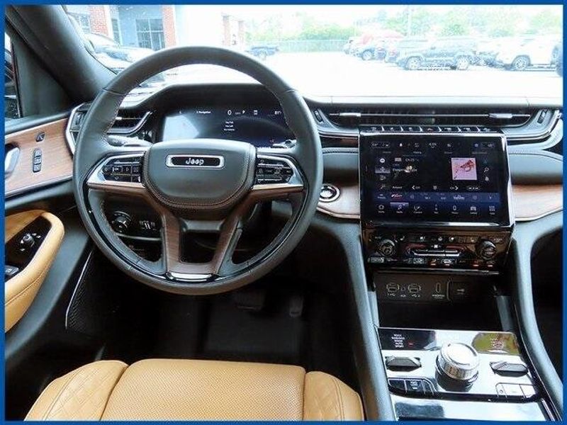2024 Jeep Grand Cherokee SummitImage 11