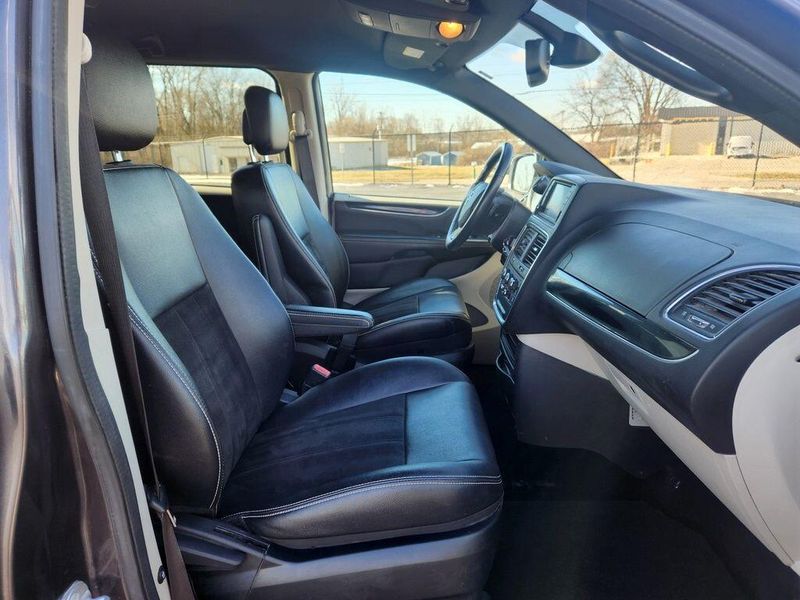 2019 Dodge Grand Caravan SXTImage 33