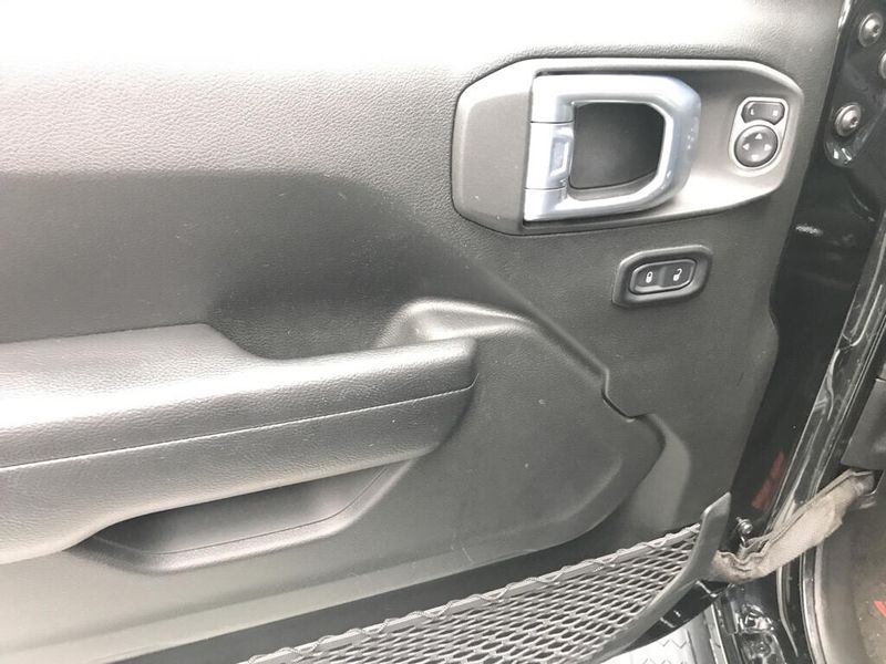 Used 2021 Jeep Wrangler Unlimited Sport AltitudeImage 9