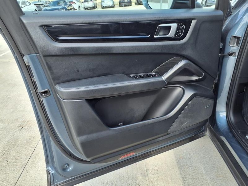 2019 Porsche Cayenne BaseImage 14