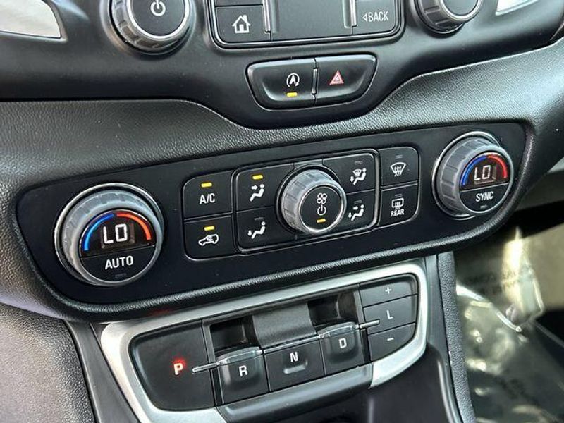 Used 2022 GMC Terrain SLEImage 27