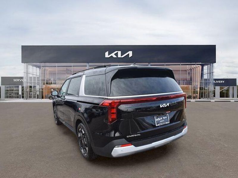 New 2026 Kia Carnival EXImage 6