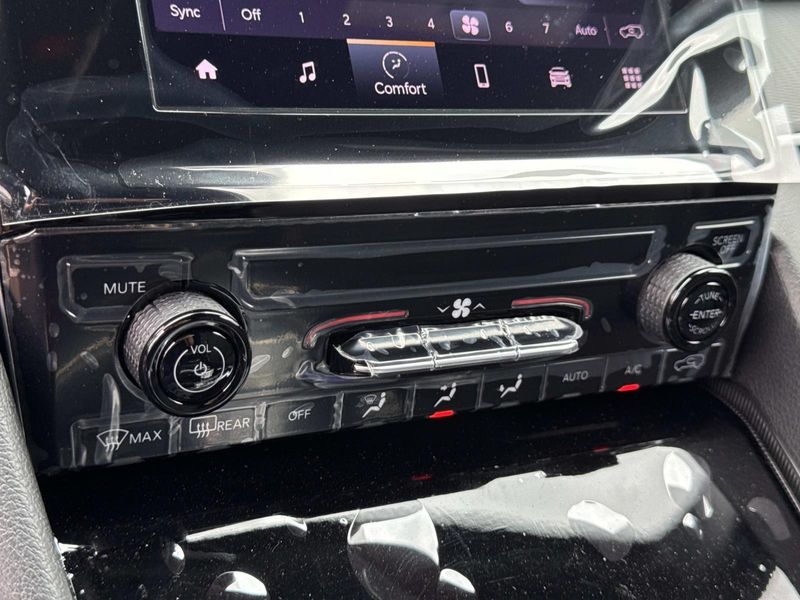 New 2026 Jeep Grand Cherokee Laredo 4x2