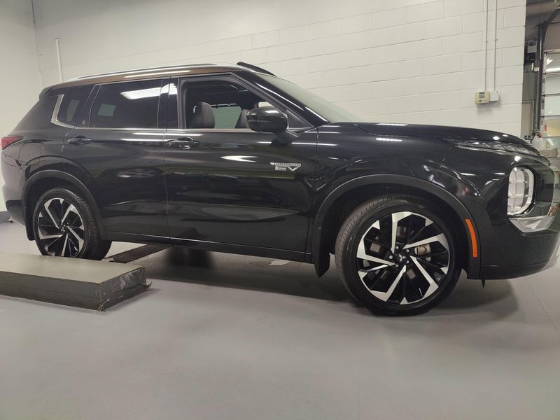 Used 2023 Mitsubishi Outlander PHEV SEL AWD 40th Anniv w/Sunroof/NavImage 12