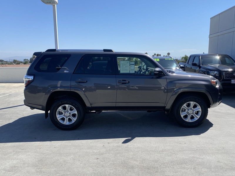 2021 Toyota 4Runner SR5 PremiumImage 3