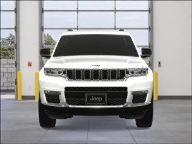 2025 Jeep Grand Cherokee Limited photo 4