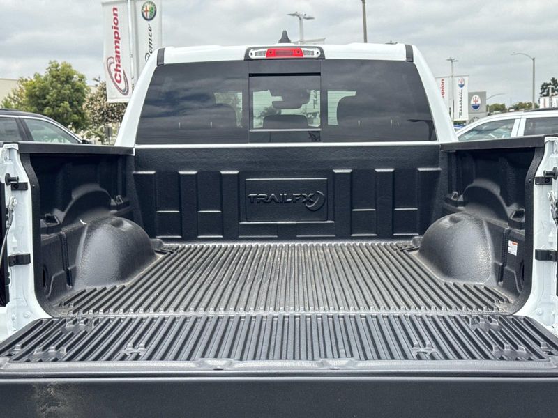 New 2026 RAM 1500 Big Horn Crew Cab 4x2 5'7' Box