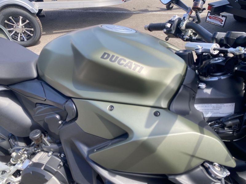 Used 2025 Ducati STREETFIGHTER V2 Image 12