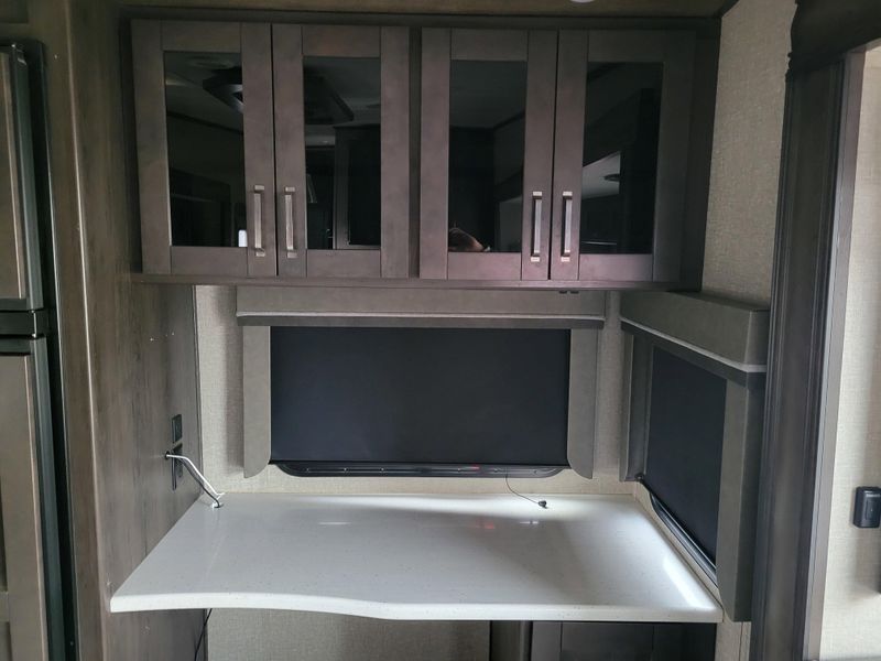 Used 2021 GRAND DESIGN M-320MKS Image 13