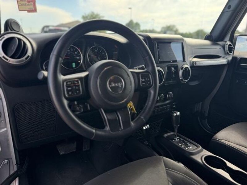 2014 Jeep Wrangler Unlimited SaharaImage 10