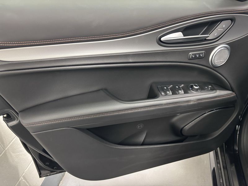 New 2025 Alfa Romeo Stelvio Intensa AwdImage 2