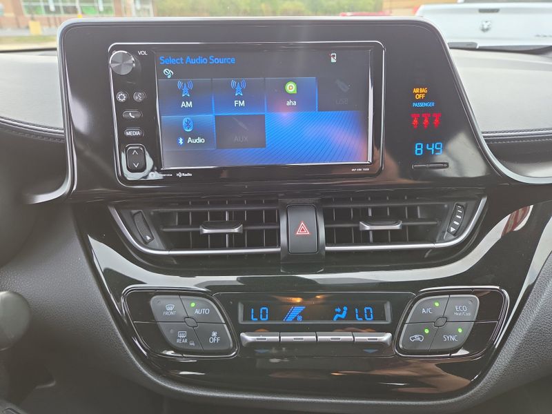 2018 Toyota C-HR XLE photo 23