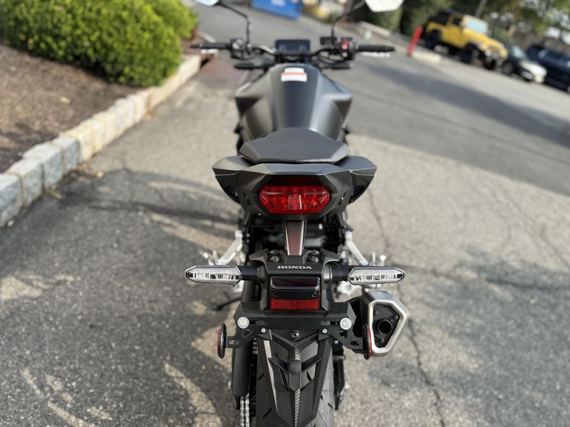 2025 Honda CB750 HornetImage 3