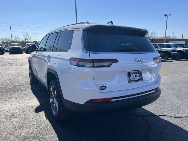 New 2026 Jeep Grand Cherokee L Limited 4x4Image 9