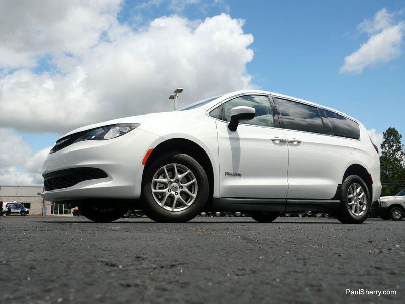 Used 2022 Chrysler Voyager LXImage 22