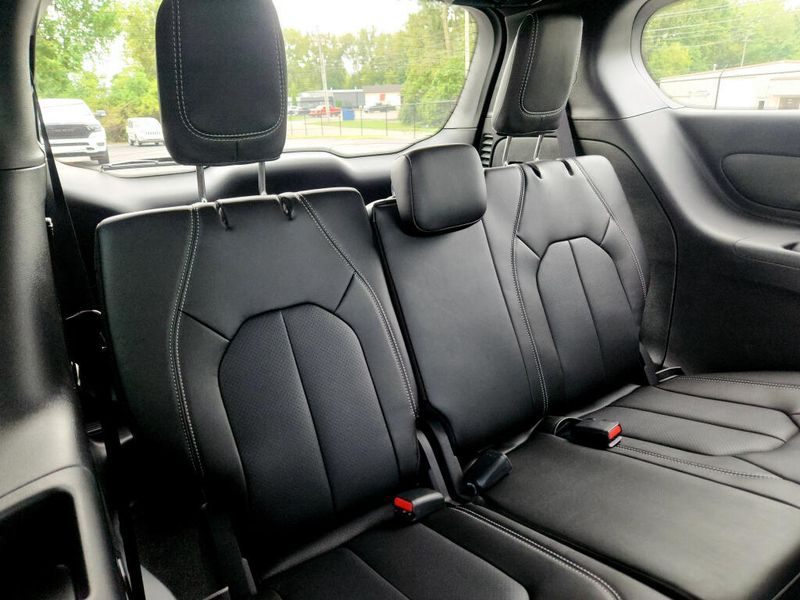 New 2027 Chrysler Pacifica Select