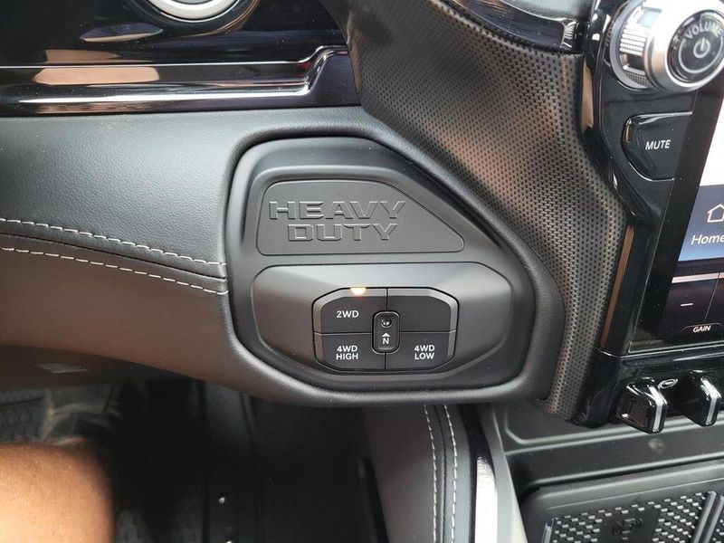 2025 RAM 3500 Limited Crew Cab 4x4 8