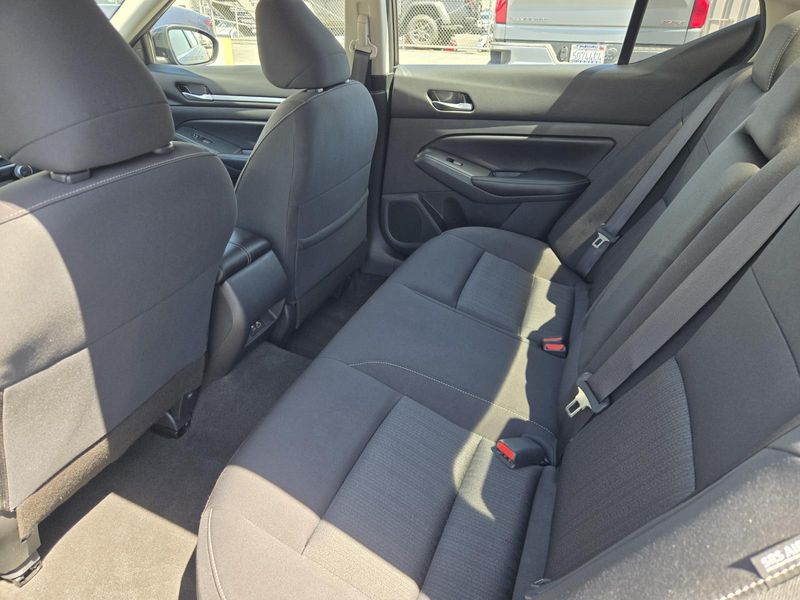 Used 2022 Nissan Altima 2.5 SV Sedan