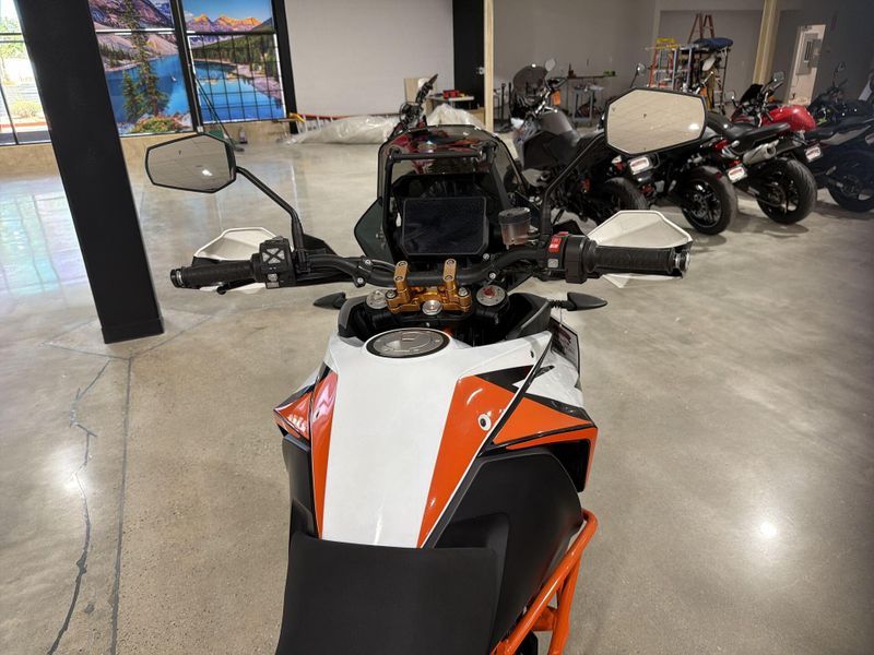 Used 2020 KTM 1290 SUPER ADVENTURE R  in a WHITE/ ORANGE exterior color. Victorville Del Amo Motorsports 760-241-7387 delamomotorsportsofvictorville.com 