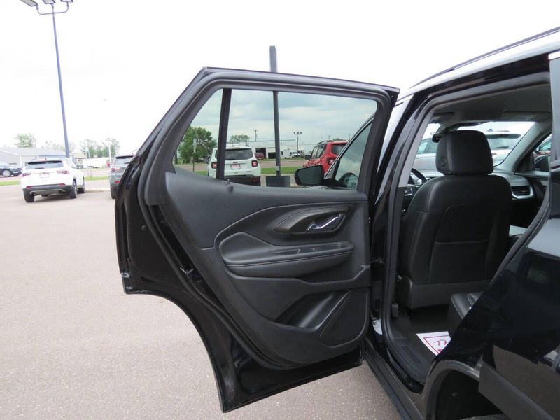 2023 GMC Terrain SLT AWD 4dr SUVImage 27