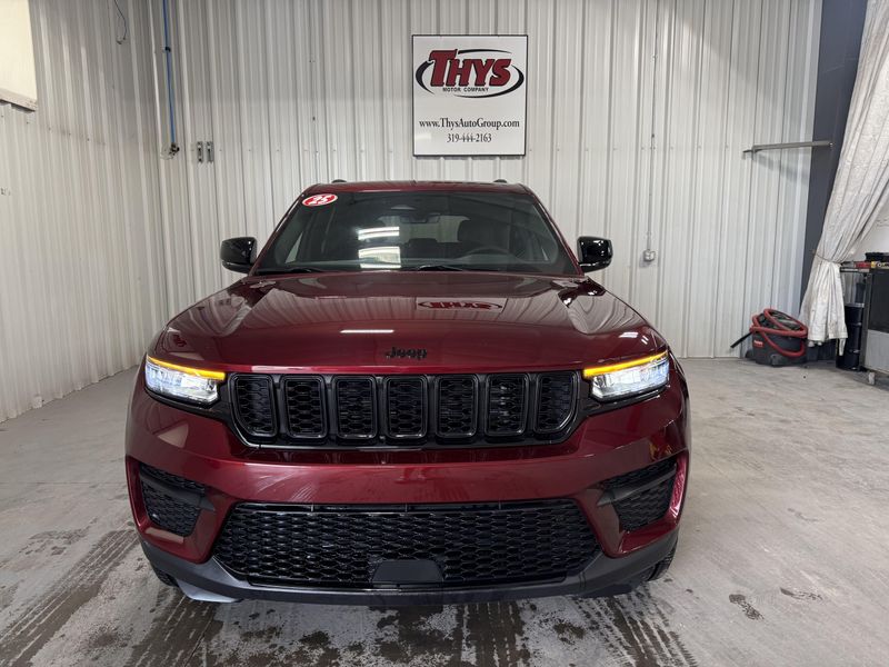 Used 2025 Jeep Grand Cherokee AltitudeImage 16