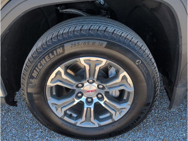 Used 2025 GMC Sierra 1500 SLTImage 9