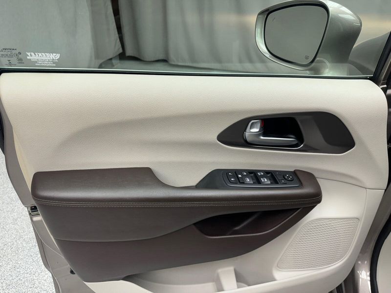 2018 Chrysler Pacifica Touring PlusImage 7