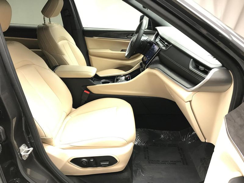 Used 2024 Jeep Grand Cherokee L LimitedImage 26