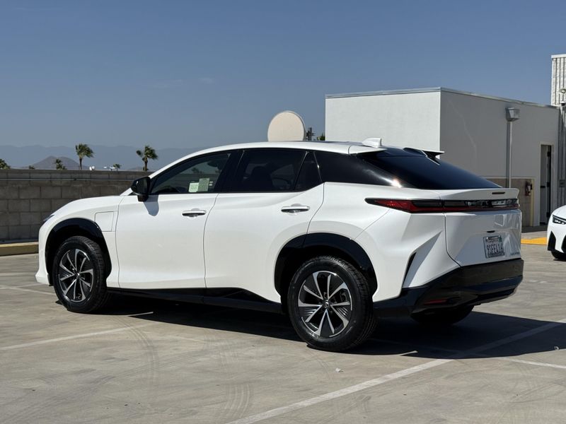 Used 2025 Lexus RZ 300e PremiumImage 10