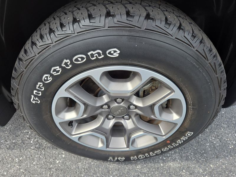 2022 Jeep Cherokee Trailhawk photo 9