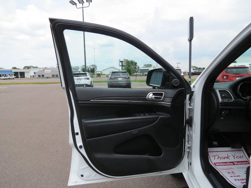 Used 2019 Jeep Grand Cherokee Limited X 4x4 4dr SUVImage 9