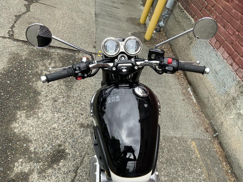 2025 Triumph BONNEVILLE T120