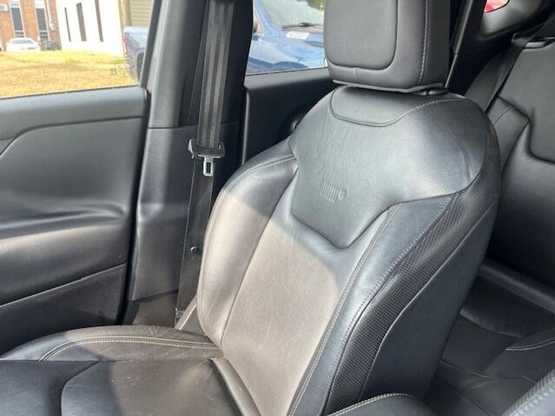 Used 2016 Jeep Renegade Image 21