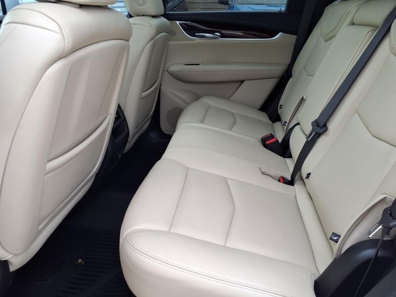 Used 2019 Cadillac XT5 LuxuryImage 17