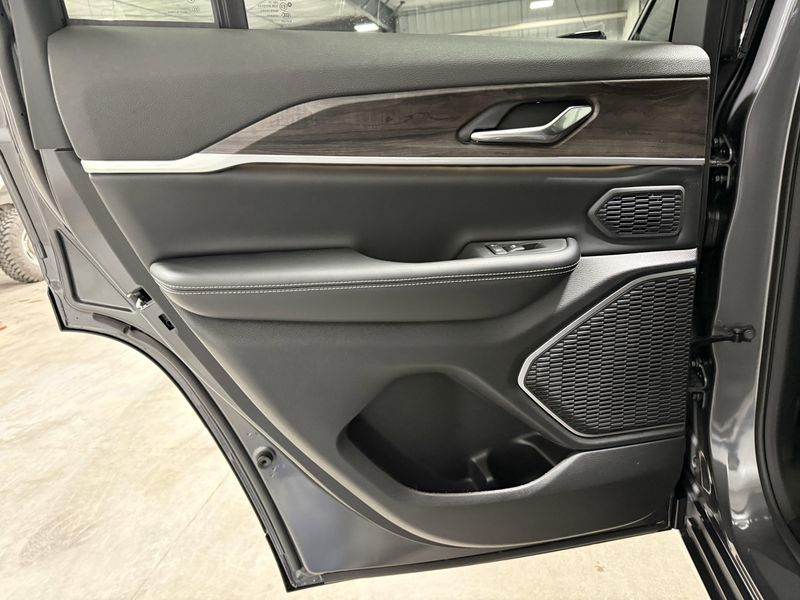 New 2026 Jeep Grand Cherokee Limited 4x4Image 21