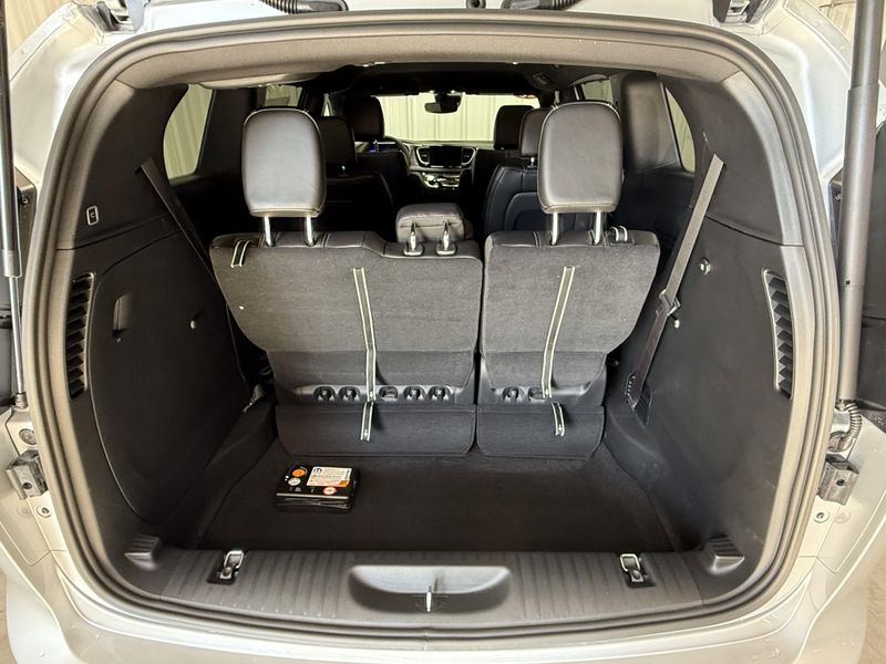 New 2026 Chrysler Pacifica SelectImage 6