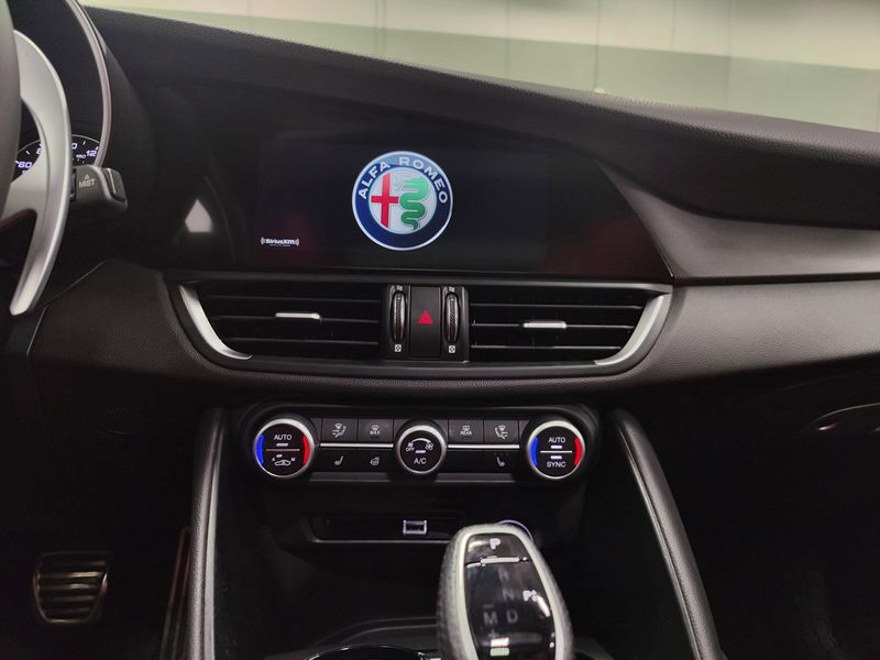 Used 2022 Alfa Romeo Giulia Veloce AWD w/Sunroof/NavImage 21