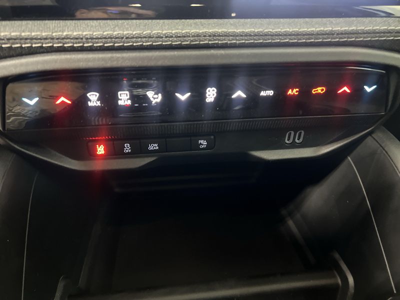 New 2026 Jeep Cherokee Laredo 4x4Image 33