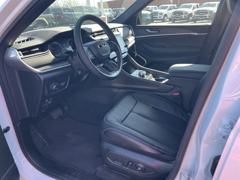 New 2026 Jeep Grand Cherokee L Limited Reserve 4x4Image 13