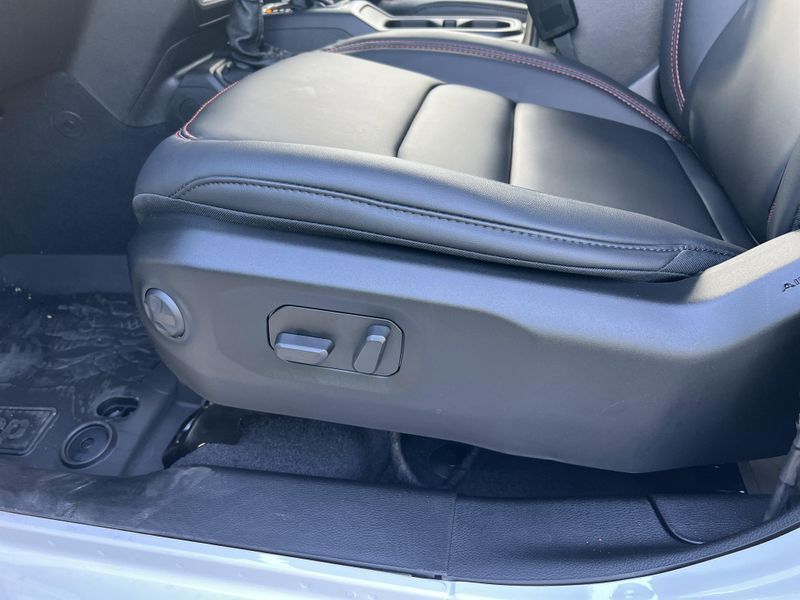 New 2025 Jeep Wrangler 4-door Rubicon XImage 15