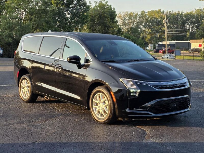 New 2027 Chrysler Pacifica Select