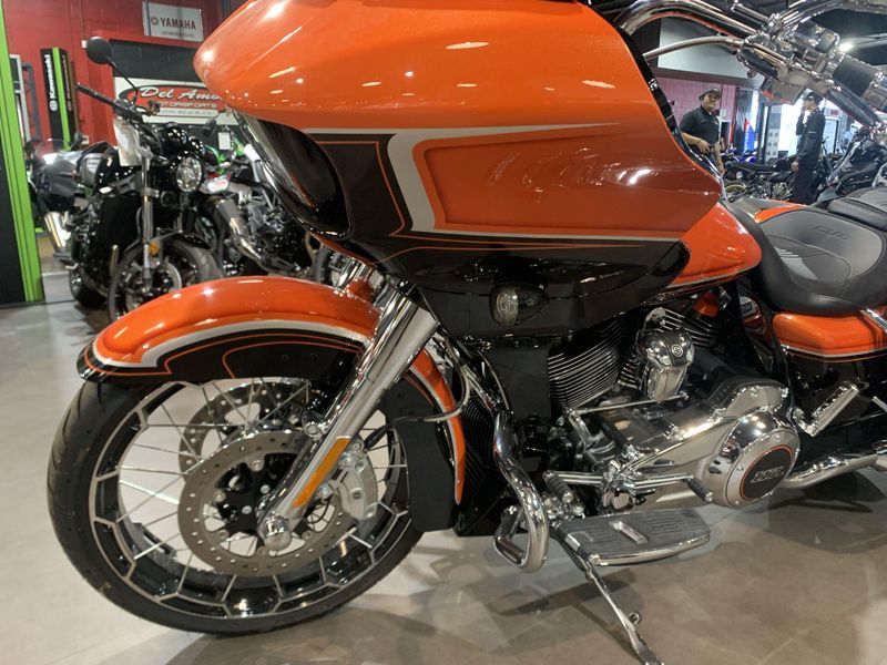 Used 2022 Harley-Davidson Road Glide CVO Road Glide Image 10